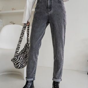 It’s brand new, haven’t worn yet, it’s big for me thats why i am selling it.